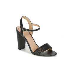 Sandały Guess AMIYAH. Czarne sandały damskie Guess, z aplikacjami, bez obcasa, bez zapięcia. Za 471,20 zł.