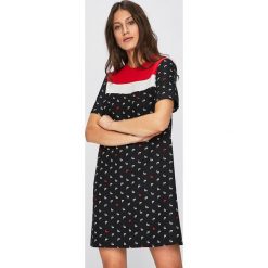 Pinko - Sukienka. Czarne sukienki damskie Pinko, na co dzień, bez wzorów, z elastanu, casualowe, z okrągłym kołnierzem, z krótkim rękawem, krótkie, mini, proste. W wyprzedaży za 539,90 zł.
