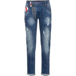 Dżinsy Boyfriend z naszytą flagą bonprix niebieski "stone”. Niebieskie jeansy damskie bonprix, z jeansu. Za 149,99 zł.