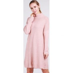 Sukienka - 4-5238 ROSA. Różowe sukienki damskie Unisono, na co dzień, uniwersalny, bez wzorów, z wiskozy, z golfem, z długim rękawem, długie, mini, proste. Za 69,00 zł.