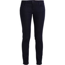 Mavi LINDY Jeansy Slim Fit rinse stretch. Czarne rurki damskie marki Mavi, z elastanu. Za 269,00 zł.
