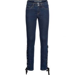 Dżinsy SKINNY z ozdobnym sznurowaniem bonprix niebieski "stone”. Niebieskie jeansy damskie bonprix. Za 64,99 zł.