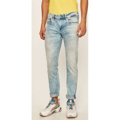 Pepe Jeans - Jeansy Hatch. Niebieskie jeansy męskie Pepe Jeans, z aplikacjami, z obniżonym stanem. W wyprzedaży za 269,90 zł.