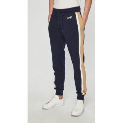 Wrangler - Spodnie. Niebieskie spodnie męskie Wrangler, na co dzień, m, bez wzorów, z bawełny, casualowe. W wyprzedaży za 179,90 zł.