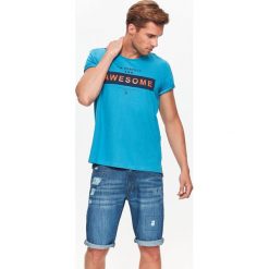 T-shirty męskie: T-SHIRT MĘSKI Z NADRUKIEM