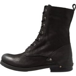 Felmini SERPA Botki kowbojki i motocyklowe black. Czarne botki damskie marki Felmini, ze skóry, bez obcasa, na sznurówki. Za 549,00 zł.