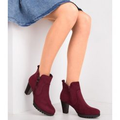 Botki damskie Laura Mode Y-030 Bordowe. Czerwone botki damskie LAURA MODE, z tworzywa sztucznego, eleganckie, bez obcasa, na obcasie, bez zapięcia. Za 119,00 zł.