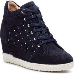 Sneakersy GEOX - D Carum C D84ASC 022AU C4002 Navy. Niebieskie półbuty damskie marki Geox, z zamszu. Za 599,00 zł.