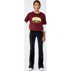 Koszulka „Evansville”. Niebieskie t-shirty damskie marki Pull&Bear. Za 49,90 zł.