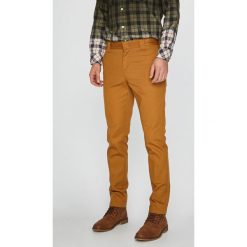 Dickies - Spodnie. Pomarańczowe spodnie męskie Dickies, na co dzień, z haftami, z bawełny, casualowe. W wyprzedaży za 179,90 zł.