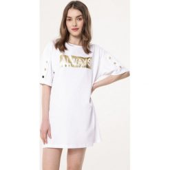 Biała Tunika Others. Białe tuniki damskie Born2be, s, z nadrukiem, z dzianiny, z okrągłym kołnierzem, z krótkim rękawem. Za 39,99 zł.
