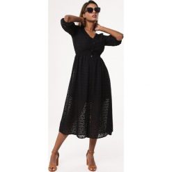 Czarna Sukienka Go Together. Czarne sukienki damskie Born2be, s, bez wzorów, klasyczne, bez kołnierzyka, bez rękawów, maxi. Za 159,99 zł.