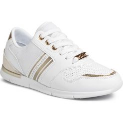 Sneakersy TOMMY HILFIGER - Metallic Lightweight Sneakers FW0FW04701 White/Light Gold 0K7. Białe półbuty damskie TOMMY HILFIGER, z zamszu. Za 449,00 zł.