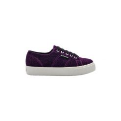 Buty Superga 2730 Jerseyglitterw1 Violet. Fioletowe trampki i tenisówki damskie Superga, bez wzorów, bez zapięcia. Za 182,01 zł.