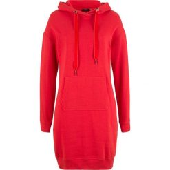 Sukienka dresowa bonprix truskawkowy. Czerwone sukienki damskie bonprix, bez wzorów, z dresówki, bez kołnierzyka, bez rękawów. Za 54,99 zł.