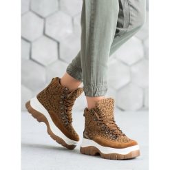 SZNUROWANE BOTKI FASHION. Botki damskie SEASTAR, bez obcasa, na sznurówki. Za 140,90 zł.