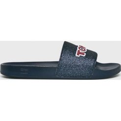 Tommy Hilfiger - Klapki. Niebieskie klapki damskie TOMMY HILFIGER, bez wzorów, z materiału, bez obcasa. Za 199,90 zł.