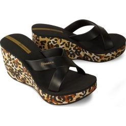 IPANEMA 82856 LIPSTICK STRAPS VI FEM 20837 beige/black, klapki damskie. Brązowe koturny damskie Ipanema, bez obcasa, na koturnie, bez zapięcia. Za 139,90 zł.
