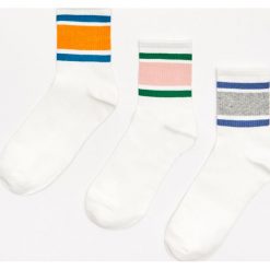 Skarpetki 3 pack - Biały. Białe skarpetki damskie Cropp, bez wzorów. Za 39,99 zł.