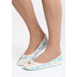 Miętowe Balerinki No One Knows. Zielone baleriny damskie Born2be, z aplikacjami, bez obcasa, na płaskiej podeszwie. Za 49,99 zł.