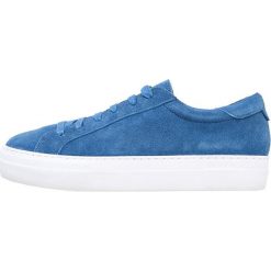 J.LINDEBERG LACE Sneakersy niskie blue. Niebieskie trampki i tenisówki damskie J.LINDEBERG, bez wzorów, ze skóry, bez zapięcia. Za 629,00 zł.
