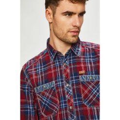 Tom Tailor Denim - Koszula. Czerwone koszule męskie marki TOM TAILOR DENIM, s, w kratkę, z bawełny, klasyczne, z klasycznym kołnierzykiem, z długim rękawem. W wyprzedaży za 159,90 zł.