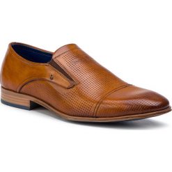 Półbuty BUGATTI - 311-66661-2100-6300 Cognac. Pomarańczowe buty wizytowe męskie Bugatti, bez wzorów, ze skóry ekologicznej, klasyczne, bez zapięcia. W wyprzedaży za 279,00 zł.