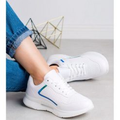DAMSKIE BUTY SPORTOWE. Białe buty sportowe damskie SHELOVET, bez wzorów, sportowe. Za 58,90 zł.