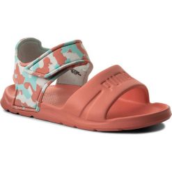 Sandały PUMA - Wild Sandal Injex Camo PS 365081 03 Soft Fluo Peach/Puma White. Pomarańczowe sandały dziewczęce Puma, z tworzywa sztucznego, bez zapięcia. W wyprzedaży za 109,99 zł.