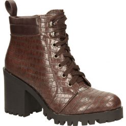 BOTKI CASU YM563. Brązowe botki damskie Casu, bez obcasa, bez zapięcia. Za 39,99 zł.