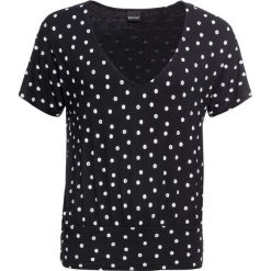 Shirt w kropki bonprix czarno-biały w kropki. Czarne koszulki damskie bonprix, bez wzorów, z dekoltem w serek. Za 37,99 zł.