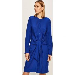 Dkny - Sukienka. Niebieskie sukienki damskie DKNY, na co dzień, bez wzorów, z poliesteru, casualowe, ze stójką, z długim rękawem, długie, mini, proste. Za 599,90 zł.