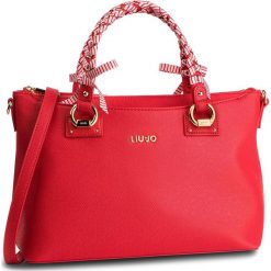Torebka LIU JO - M Satchel N19103 E0017 Feel Rouge 91757. Czerwone torebki klasyczne damskie marki Liu Jo, bez wzorów, ze skóry ekologicznej, klasyczne, bez dodatków. Za 649,00 zł.