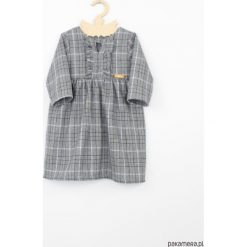 Sukienka w kratke. Szare sukienki dziewczęce z falbanami Pakamera, z tkaniny, eleganckie, z długim rękawem, długie. Za 119,00 zł.