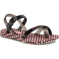 Sandały IPANEMA - Fashion Sd VII Kids 82767 White/Black/Pink 24898. Czarne sandały dziewczęce Ipanema, z tworzywa sztucznego, bez zapięcia. Za 89,99 zł.