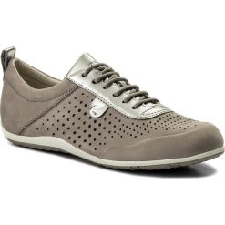 Półbuty GEOX - D Vega B D8209B 000LT C1010 Lt Grey. Szare półbuty damskie Geox, na co dzień, bez wzorów, ze skóry, bez obcasa, na płaskiej podeszwie, bez zapięcia. W wyprzedaży za 319,00 zł.