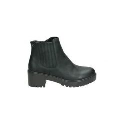 Botki Refresh 64651. Czarne botki damskie Refresh, bez obcasa, bez zapięcia. Za 250,09 zł.