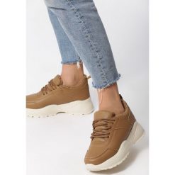 Beżowe Sneakersy Caieiras. Brązowe sneakersy damskie Born2be, z futra. Za 99,99 zł.