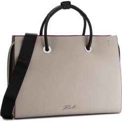 Torebka KARL LAGERFELD - 91KW3027 Taupe. Brązowe torebki klasyczne damskie KARL LAGERFELD, bez wzorów, ze skóry, klasyczne, bez dodatków. W wyprzedaży za 889,00 zł.