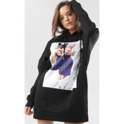 Czarna Bluza Avafer. Czarne bluzy damskie Born2be, xl, bez wzorów, bez rękawów, z kapturem. Za 79,99 zł.