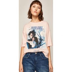 Medicine - T-shirt MOVIES. Różowe bluzki damskie MEDICINE, s, z nadrukiem, z bawełny, z okrągłym kołnierzem. Za 59,90 zł.