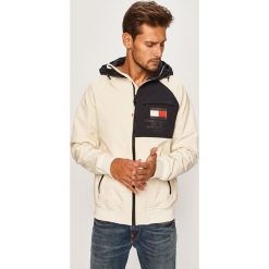 Tommy Hilfiger - Kurtka. Białe płaszcze męskie TOMMY HILFIGER, m, bez wzorów, z elastanu, krótkie, z kapturem. W wyprzedaży za 459,90 zł.