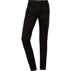 PS by Paul Smith Jeansy Slim Fit black denim. Czarne jeansy męskie relaxed fit marki PS by Paul Smith. W wyprzedaży za 434,85 zł.