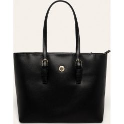 Tommy Hilfiger - Torebka. Niebieskie listonoszki damskie TOMMY HILFIGER, bez wzorów, ze skóry ekologicznej, na ramię, duże, bez dodatków. Za 639,90 zł.