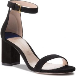 Sandały STUART WEITZMAN - 75Lessnudist YL53445 Black Suede. Czarne klapki damskie marki Stuart Weitzman, bez wzorów, ze skóry, bez obcasa, na obcasie. W wyprzedaży za 909,00 zł.