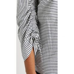 Bluzki asymetryczne: I.scenery JRIDYVEKE BLOUSE Bluzka navy blazer/snow white