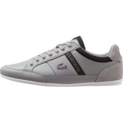 Lacoste CHAYMON Sneakersy niskie grey/black. Szare trampki męskie Lacoste, bez wzorów, ze skóry, bez zapięcia. Za 549,00 zł.