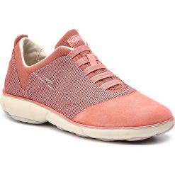Półbuty GEOX - D Nebula C D621EC 01422 C7008 Coral. Różowe półbuty damskie Geox, na co dzień, bez wzorów, ze skóry, bez obcasa, na płaskiej podeszwie, bez zapięcia. W wyprzedaży za 329,00 zł.