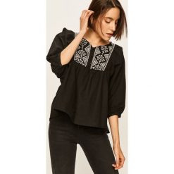 Answear - Bluzka. Czarne bluzki damskie ANSWEAR, s, z haftami, z bawełny, bez kołnierzyka, z krótkim rękawem. W wyprzedaży za 89,90 zł.