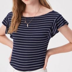 T-shirt z wycięciem na plecach - Granatowy. Niebieskie t-shirty damskie Sinsay, s, bez wzorów, z dekoltem na plecach. Za 29,99 zł.